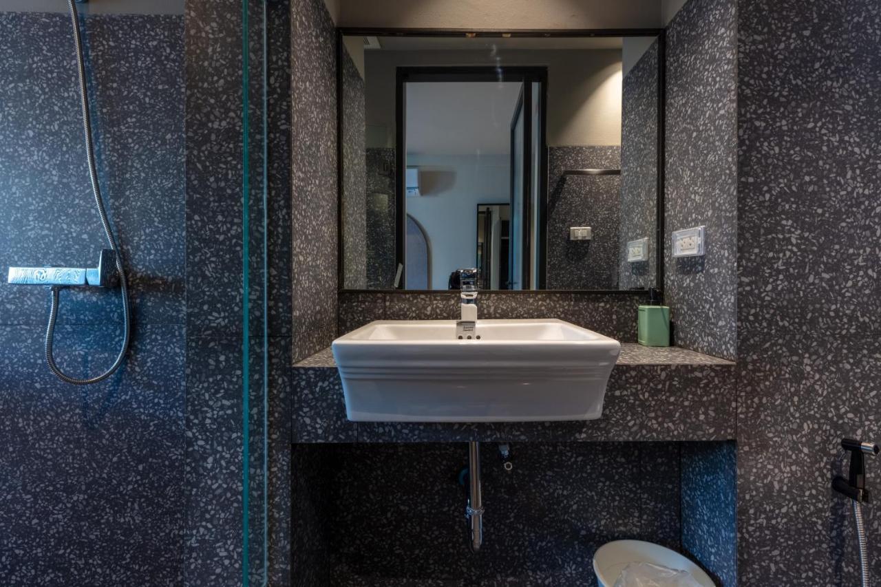 The Spades Private Residence Банкок Екстериор снимка